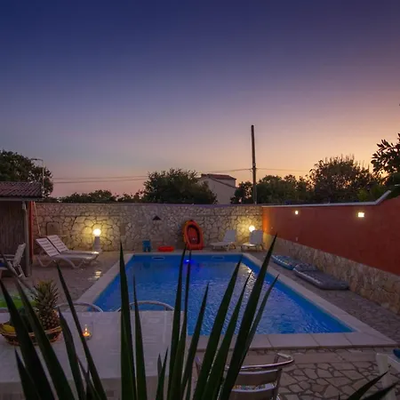 Beautiful Esperanza With Private Pool Near The Pula