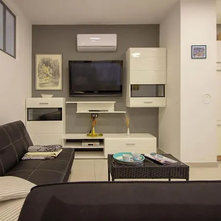 Beautiful Esperanza With Private Pool Near The Vila Pula
