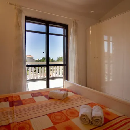 Beautiful Esperanza With Private Pool Near The Villa Pula