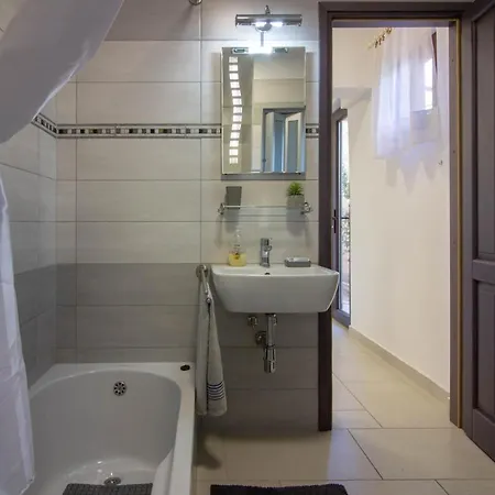 Beautiful Esperanza With Private Pool Near The Pula